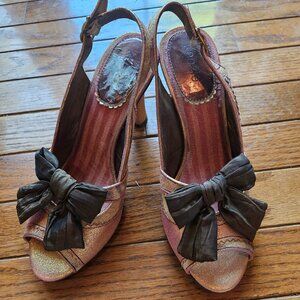 KENZIE Flirty Heels Pumps Vintage New Old Stock 8 fits 7.5 Gold Metallic